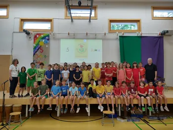 Gruppenbild der Thadden-Grundschule in HD