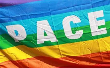 Regenbogenfarbige Fahne PACE
