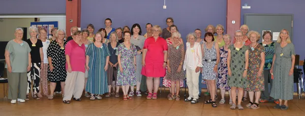 Quelle: Evangelische Erwachsenenbildung und Geschlechterdialog Evangelische Frauen in Baden Landesbischöfin Dr. Heike Springhart mit Ehrenamtlichen