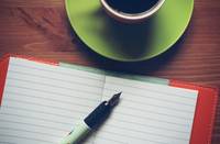 Quelle: www.pixabay.com Foto: PublicDomainPictures - eingebettet von www.ekiba.de Kaffeetasse und Notizbuch