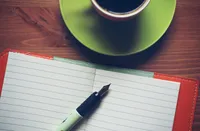 Quelle: www.pixabay.com Foto: PublicDomainPictures Kaffeetasse und Notizbuch