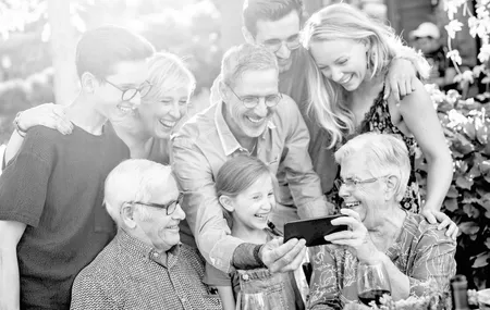 viele Menschen, viele Generationen zusammen
