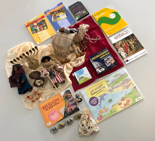 Verschiedene Arbeitshefte und Materialien aus der RPI-Mediathek