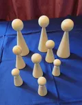 Holzkegelfiguren in 3 verschiedenen Größen, jeweils 10 Stück