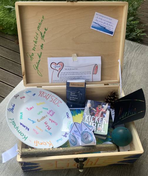 Quelle: RPI - Ekkehard Stier - eingebettet von www.ekiba.de Box mit verschiedenen Bastelmaterialien