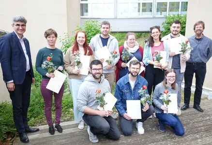Quelle: EOK/Ref2/Abteilung Personal und Strategie/Stabsstelle Diakon*innen Traineekursgruppe 24 plus Prälat Dr. Marc Witzenbacher und LKB Joost Wejwer
