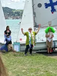 Heike Springhart segnet die Seglerinnen und Segler