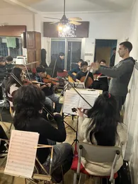 Orchesterprobe im Sozial- und Gemeindeprojekt „ASE“