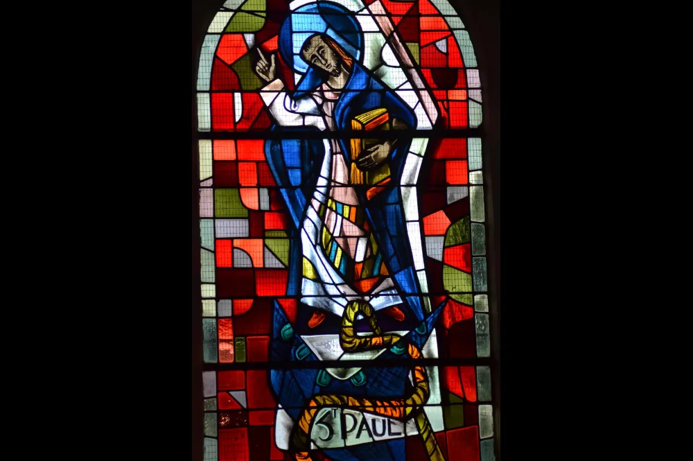 buntglasfenster darstellung von paulus